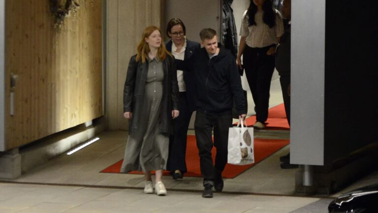 Medin återförenad med gravida frun – efter 51 dagar i turkiska fängelset