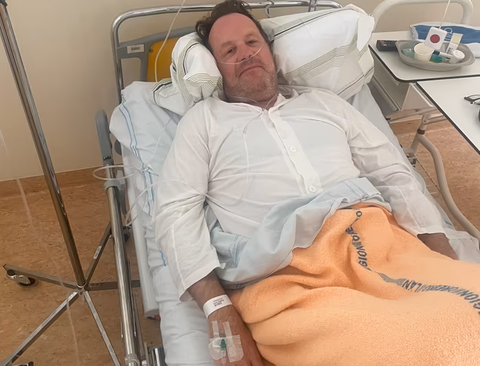 Henrik opererades akut – efter olycka med grillborste