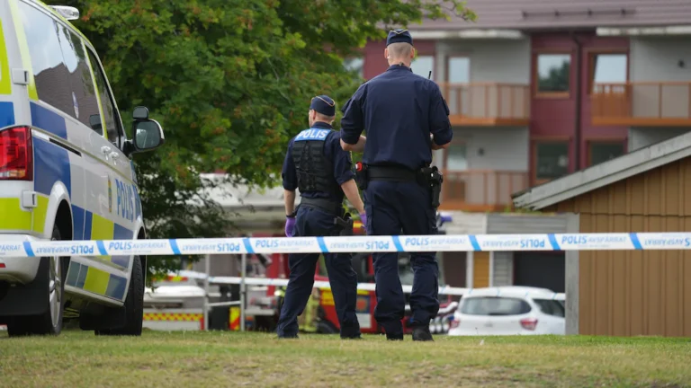 Man död – sköts i trapphus