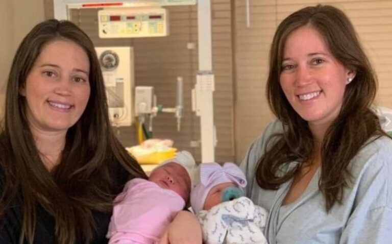 “Twins Born To Twins”: Tvillingsystrar födde barn på samma dag – deras födelsedag