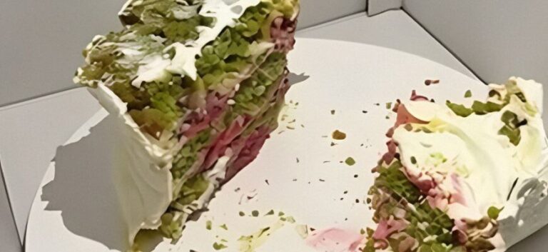 Min svärmor och hennes vänner åt vår 1000-dollar bröllopstårta natten innan vårt bröllop, så jag gav henne en ‘läxa’