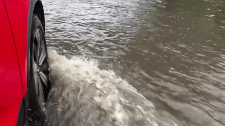 Översvämning på E4 och nedfallna träd efter ovädret: ”Var försiktiga”