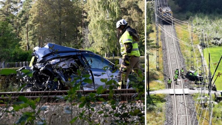 Bil påkörd av tåg – två till sjukhus