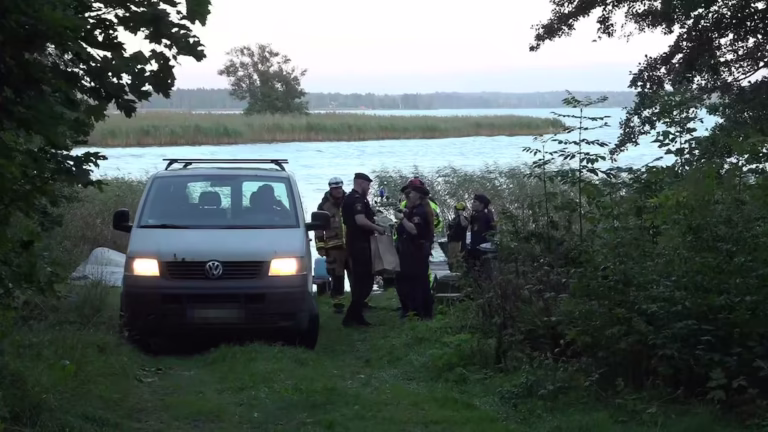 Flygplan kraschade i sjö – två män döda