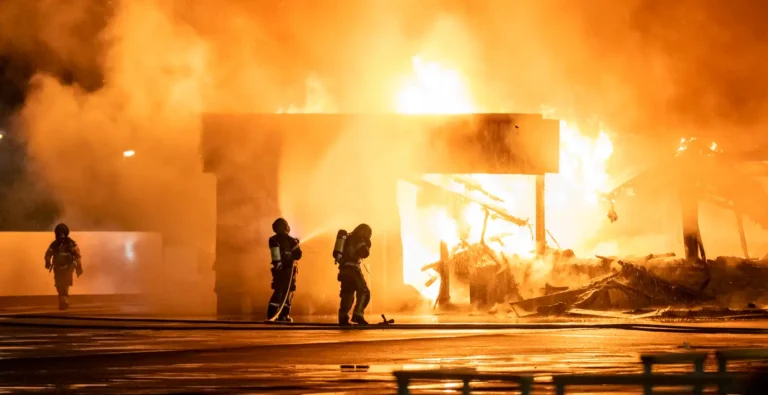 “Elddrama i Rosengård – restaurang i lågor, två personer gripna!”