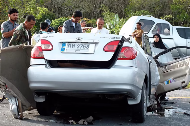 Fyra unga svenskar döda i trafikolycka