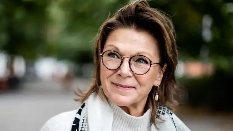 Katrin Sundberg i livskris – plötsligt blind på ena ögat!