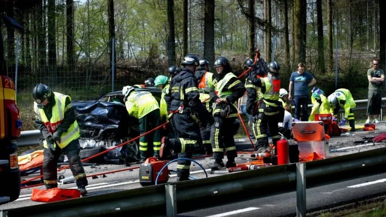 Bilen voltade flera gånger – en död i dramatisk olycka i Angered!