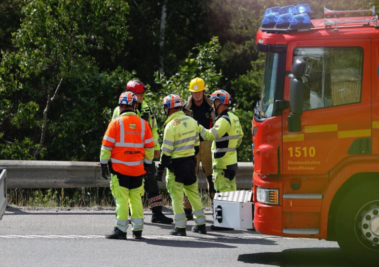 Tre personer skadade i olycka söder om stockholm – här är vad vi vet