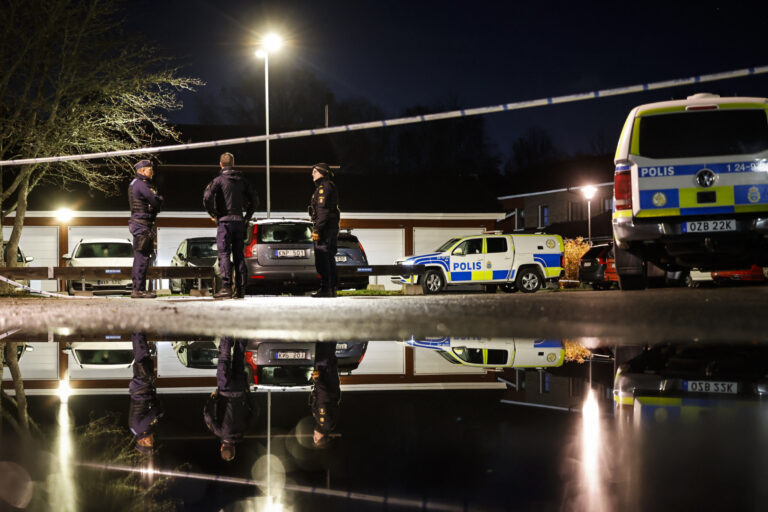 „Brutalt mord skakar Sverige – kvinna knivhöggs till döds mitt i skilsmässan. Familjemedlemmar gripna – polisen misstänker hedersmotiv.“