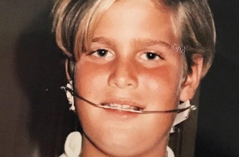 «Han uppfostrade två söner som liknar honom starkt trots att han förlorade sin stjärnpappa vid 16 och kände sig osäker på sin orientering!»