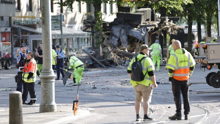 Två personer svårt skadade efter våldsam spårvagnskrasch vid Avenyn i Göteborg