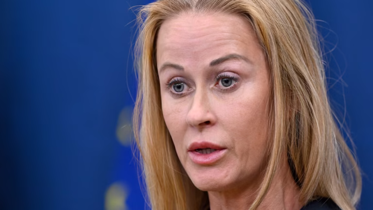 SD begär att Katja Nyberg entledigas från flera uppdrag