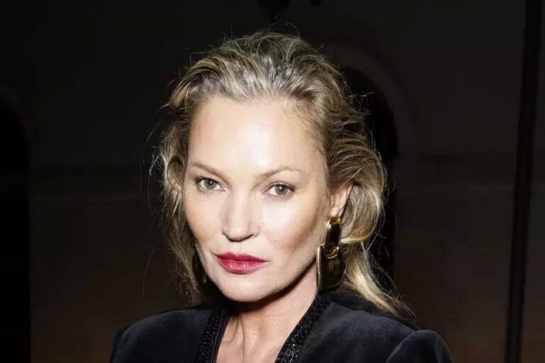 Kate Moss hade ett pinsamt ögonblick vid sin enda dotters 22-årsdag. Hennes vänner kom till hennes hjälp för att hjälpa henne ur den besvärliga situationen.”