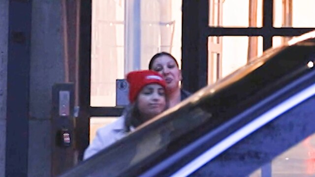 Här flyr Nooshi Dadgostar (V) undan TV4 Nyheternas frågor